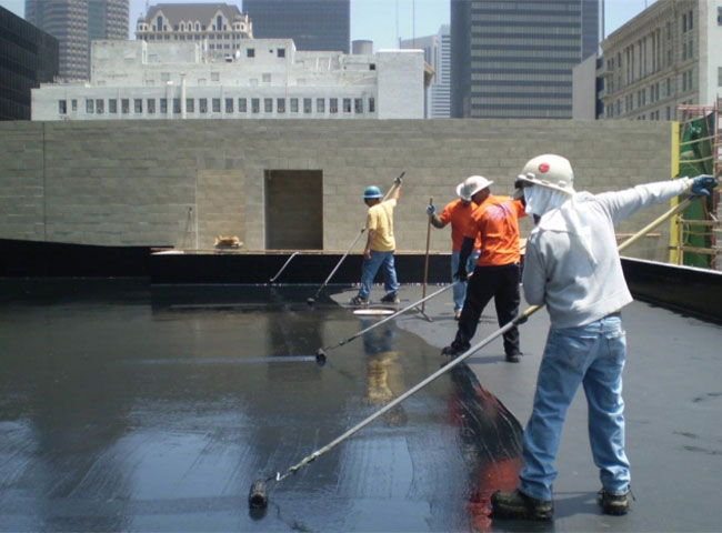 Chống thấm trần nhà bằng nhựa đường vô cùng đơn giản