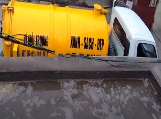 Công ty cho thuê xe bồn vận chuyển bùn vi sinh hoạt động ở khắp thành phố