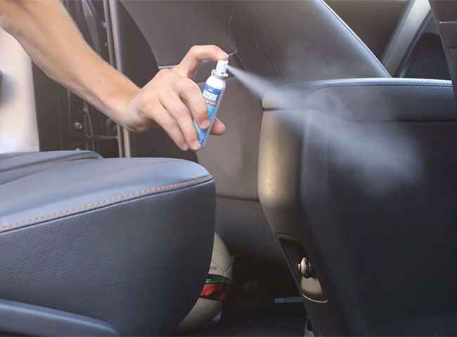 C&aacute;ch xử l&yacute; điều h&ograve;a &ocirc; t&ocirc; c&oacute; m&ugrave;i h&ocirc;i bằng b&igrave;nh xịt khuẩn