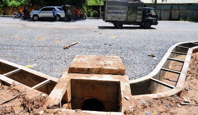 ho-gas-trong-nha-ve-sinh-boc-mui-lam-the-nao-xu-ly