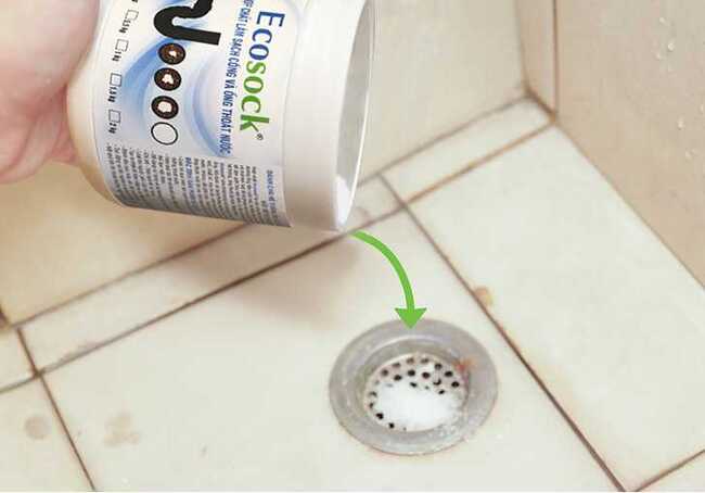 khoi-thong-cong-nha-tam-bi-tac-do-toc-rac-va-dau-mo-thua-gay-ra