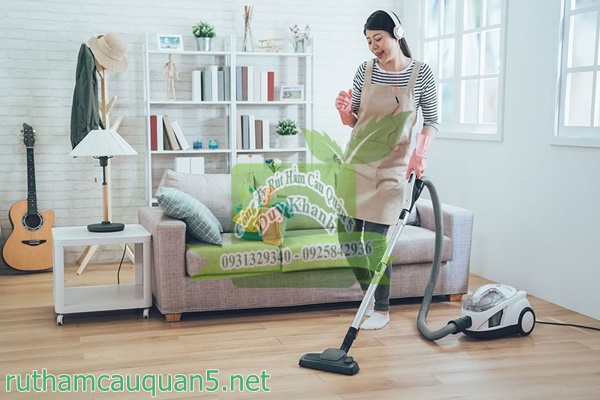 Khử mùi nhà cửa bằng cách vệ sinh thường xuyên