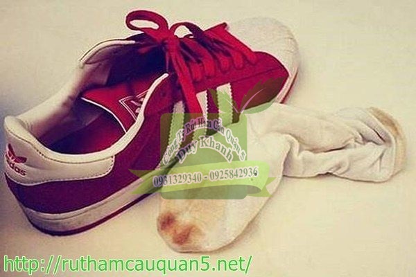 Vệ sinh k&eacute;m dẫn đến m&ugrave;i h&ocirc;i gi&agrave;y