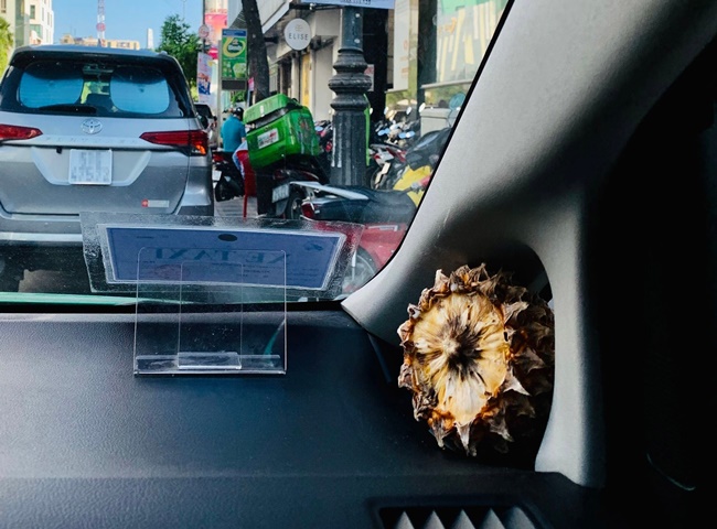 Khử m&ugrave;i xe &ocirc; t&ocirc; mới bằng tr&aacute;i thơm