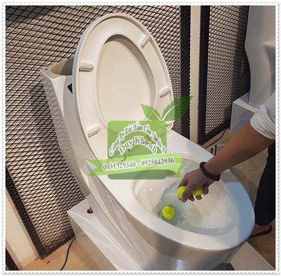 Hướng dẫn xử l&yacute; bồn cầu bị tr&agrave;o ngược