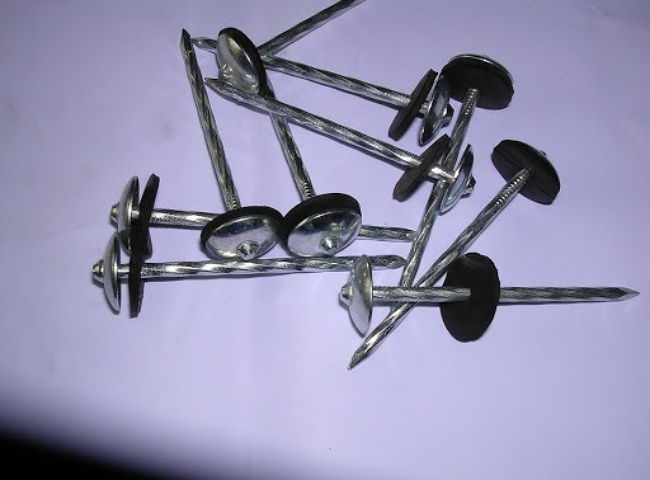 Chống dột m&aacute;i t&ocirc;n từ những mũ đinh