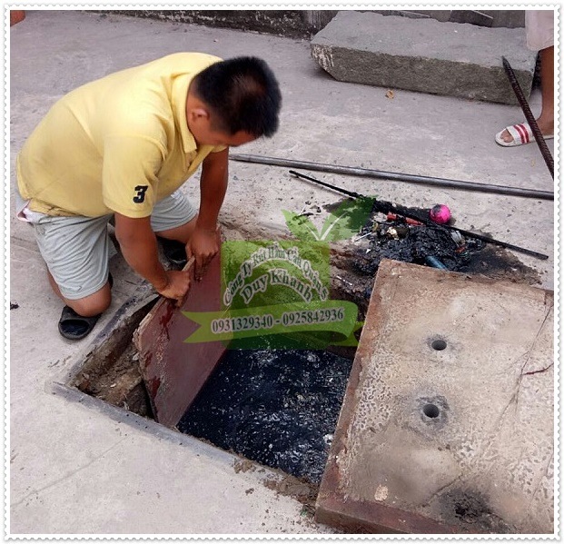 Hầm cầu bị đầy dẫn đến tình trạng nghẹt bồn cầu