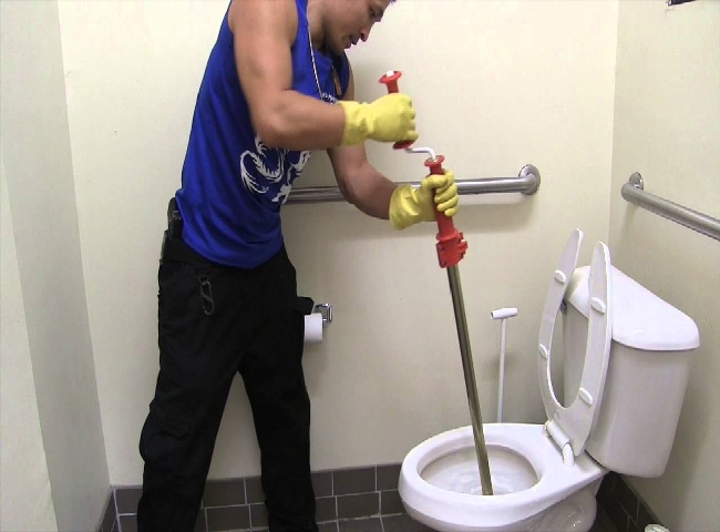 Thợ th&ocirc;ng tắc bồn cầu quận 5 c&oacute; quy tr&igrave;nh chuy&ecirc;n nghiệp